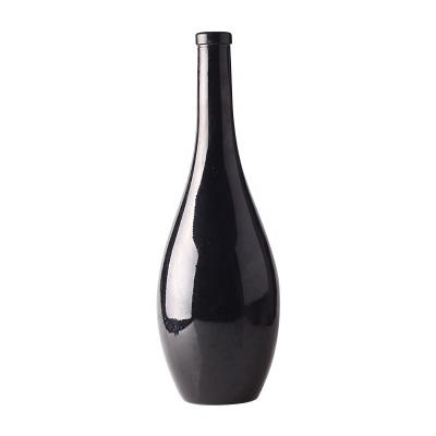 China 750 ml leere schwarze Flasche mit Kork-Mund und Spray-Glasflasche zur Promotion von Wodka zu verkaufen