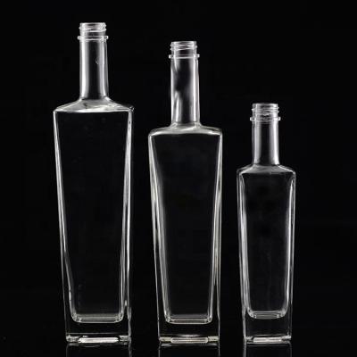 China Durchsichtige oder angepasste Glasflasche 250 ml 500 ml 700 ml 750 ml Quadratglas Flasche zu verkaufen