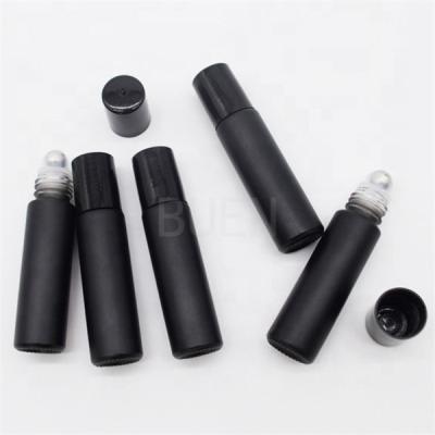 Cina Il profumo del rullo della prova della perdita imbottiglia il coperchio di 5ml Matte Black With Metal Ball in vendita