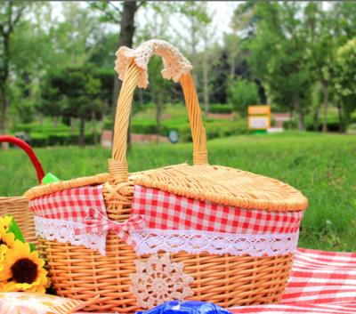 China China traditional factory direct wicker basket with fabric covering with lid and handles picnic basket for sale