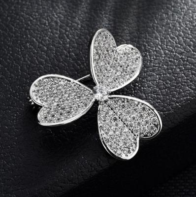 China Micro Pave Bridal Pearl Zirconia Clover Brooches Wedding Evening Party Dress Brooch Pins Prom Accessory for sale