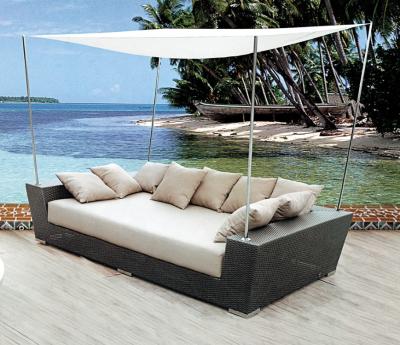 China UV Resistance Stylish Outdoor Rattan Garden Daybed Poolside Daybed for sale