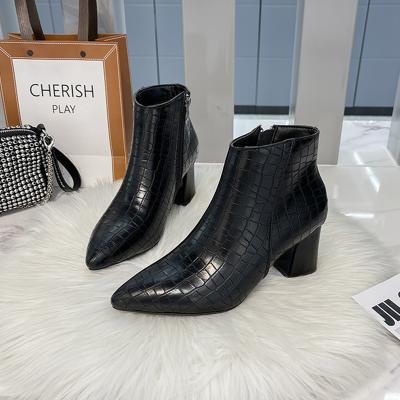 China Waterproof Recommend Wholesale Pretty Woman Boots Pointed Toe Sequined Women's Ankle Boots Crocodile Prints Women's Boots for sale