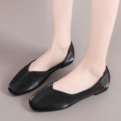 China Kasut Fancy Wanita Sepatu Wanita Lightweight Solid Color Large Size Genuine Leather Low Heel Soft Genuine Leather Flat Shoes for sale