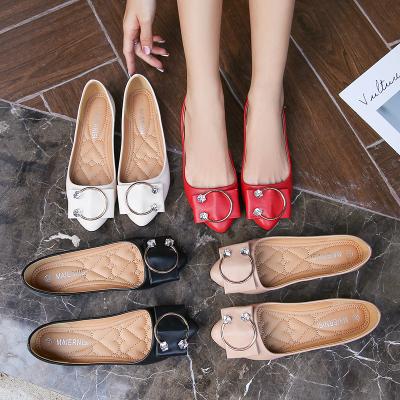 China Good Quality Anti-Smell Plus Size Kasut Wanita Flat Slip On PU Leather Flat Shoes Women for sale