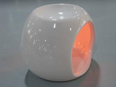 China Night Light Ceramic Oil Burner , Ceramic Essential Oil Burner With Aromatherapy for sale