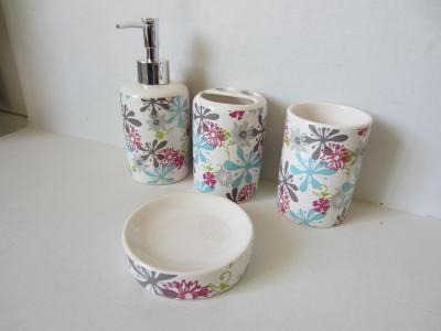 China Flower Design Porcelain Bathroom Accessories , Shower Bath Set With Toothpaste Holder for sale