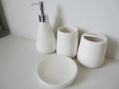 China Modern Bathroom Accessories Set White Ceramic With Toothbrush Holder 7.8 X 7.8 X 10 Cm for sale