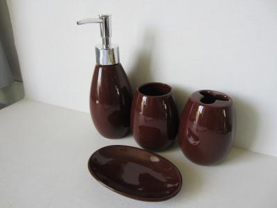 China Porcelain Brown Ceramic Bathroom Accessories With Shampoo Bottle , Customized Design for sale