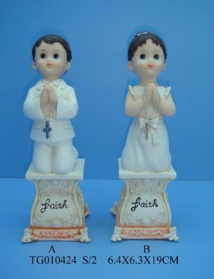 China Baptism And Praying Polyresin Figurine Baby , Gold And White Color 6.8 X 6.8 X 21.3cm for sale