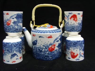 China Durable Traditional Chinese Porcelain Tea Sets Golden Fishes Design For Dinnerware for sale