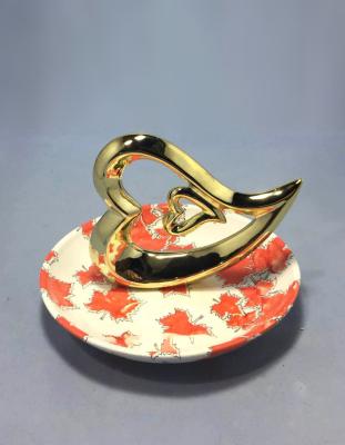 China Shining Gold Porcelain Ring Holder With Heart Shape Printing Plate 13 X 13 X 10 Cm for sale