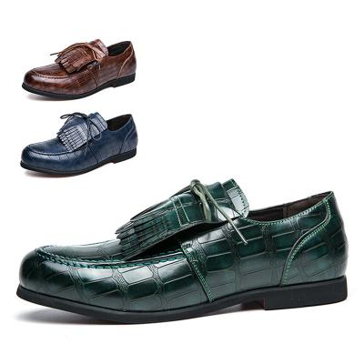 China Round Plus Size Fashion Tassels Leather Trim Shoes For Wedding Party Fashion Point Toe Dress Shoes Male Loafers Male Daily Luxury Shoes for sale