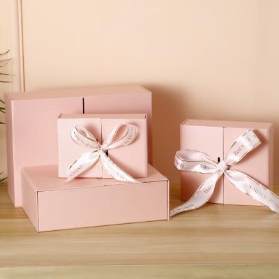 China Recyclable Wholesale Low Moq Pink Wrapping Competitive Price Jewelry Hot Sales Bespoke Luxury Linen Cover Paper Gift Box for sale