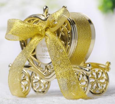 China Morden Wedding Favor Heart Shaped Metal Carriage Candy Boxes Decorations for sale