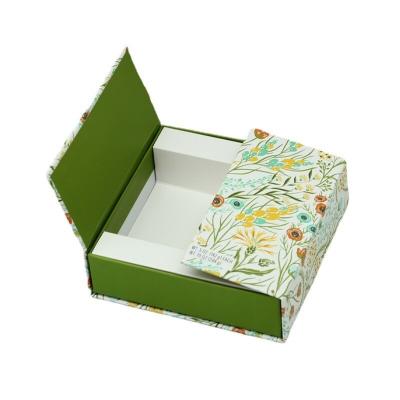 China Recyclable Paper Grids Packaging Premium Food Grade Chocolate Box Food Cake Bakery Pie Paper Box Rigid Packaging Gift Box for sale