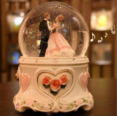 China Wedding Music Box Cheap Wedding Decoration Rolling Box Christmas Gift Crystal Ball Free Shipping for sale