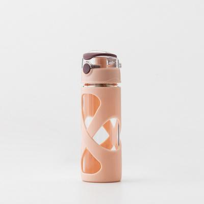 China Newest Sustainable Glass Water Bottle With Silicone Sleeve Eco Friendly Borosilicate Glass Water Bottle for sale