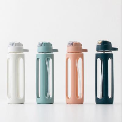 China Sustainable Outdoor Sports Water Bottle Chose Borosilicate Glass Water Bottle With Cover And Lid Silicone Glass Water Bottle for sale