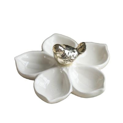 China Factory direct sale viable durable ceramic flower shaped dish with 4 compartments for sale