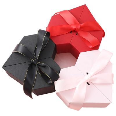 China Empty Recycled Luxury Rigid Paper Gift Candy Heart Shaped Packaging Box Wedding Materials for sale