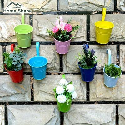 China Modern Affordable Garden Bucket Flower Holders With Detachable Hook for sale