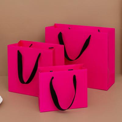 China Impressão personalizada Bolsas de presente de papel personalizadas para suas necessidades de negócios à venda