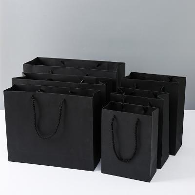 China Bolsas de papel preto de especialidade impressas por encomenda à venda