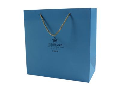 Chine Sac de papier bleu pour graver d'achats et finissage en refief de Debossing à vendre