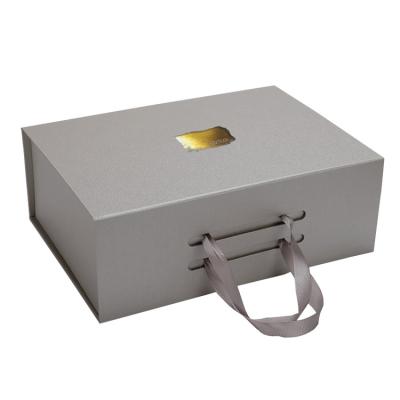 Chine Logo Rigid Cardboard Gift Box de impression fait sur commande pliant avec la fermeture magnétique à vendre