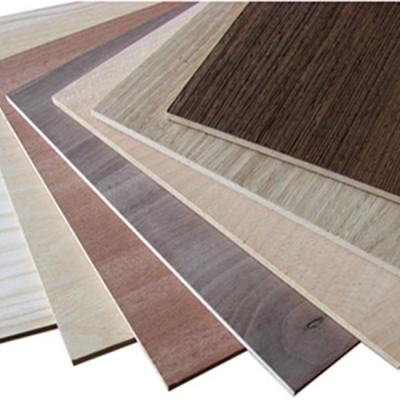 中国 Best Quality Thin MDF 2.5mm Melamine MDF Melamine MDF Wood Board High Glossy UV Dampproof MDF 販売のため