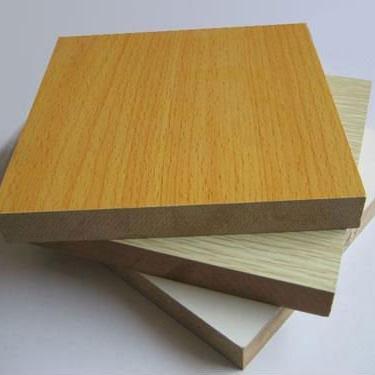 中国 1.6mm polyst 1220*2440 interior glossy white plywood 販売のため