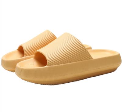 China Lightweight high elasticity rubber slipper outdoor thick wear-resistant waist and plastic bottom non-slip slipper for sale