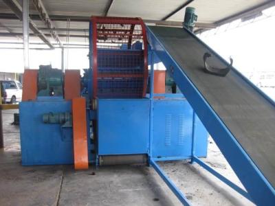 China Alloy Steel Tire Rubber Shredding Machine With 20 Pcs Baldes for sale