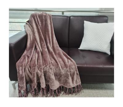 China High Quality Heavy Anti-Pull Throw Fleece Flannel Throw Blanket Flannel Throw With Tassel Fringe for sale