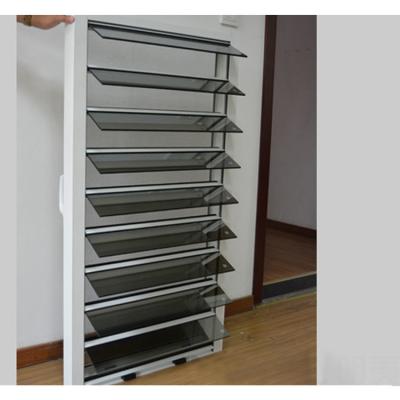 China Ventana de persiana de vidrio gris tintado comercial con perfil de aluminio ajustable y pantalla de mosca en venta