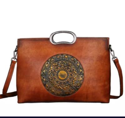 China Beach straw bag emboss pattern fashion women handbags vintage genuine leather bags for lady for sale