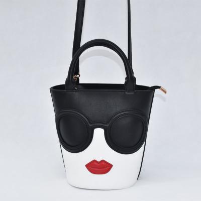 China Fashoion Lady Handbag Party Designer Unique Handbag Fashion 2022 Fashionable Custom Makeup Bags Bucket Purse Smiley Face Bag for sale