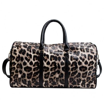 China Fashion Fashion Leopard Print PU Leather Ladies Travel Overnight Large Weekend Tote Bags Waterproof Leopard Print Travel Duffel Bag With Strap for sale