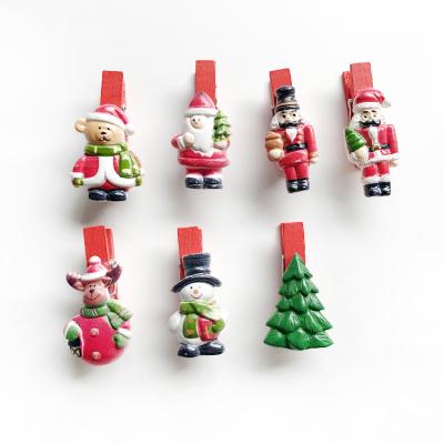 China Europe Professional Manufacturer Christmas Decorative Wooden Peg Resin Christmas Tree Santa Deer Clip for sale