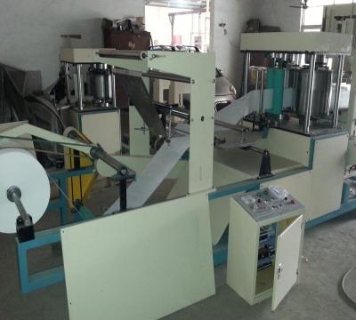 中国 High Speed ​​Nonwoven Creasing Machine Factory Nonwoven Compress Swab Producing Machine 販売のため