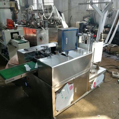 中国 Factory alcohol swab dressing manufacturing packing machine and with protection high speed alcohol preparation producing machine 販売のため