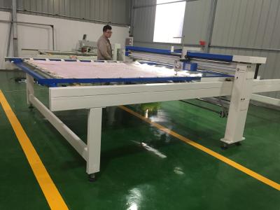 China Talla 2,8m que acolcha de la velocidad 2800 RPM de la máquina del ordenador de poco ruido de la alta precisión que acolcha * los 3.2m en venta