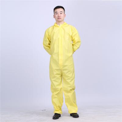 中国 Dust Proof Disposable Type 5/6 Coverall Safety Microporous Waterproof Disposable Coverall With Hood 販売のため