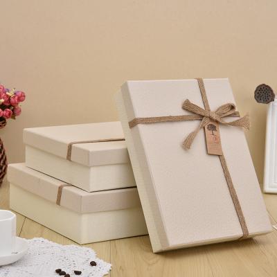 China Recycled Materials Customized Rectangular Twine Wholesale Simple Business Gift Box Clothes Shirt Packaging Box for sale