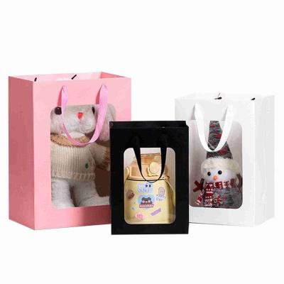 China Bolsa de papel floral de Kraft de la muñeca del regalo del FSC con la ventana transparente del PVC en venta