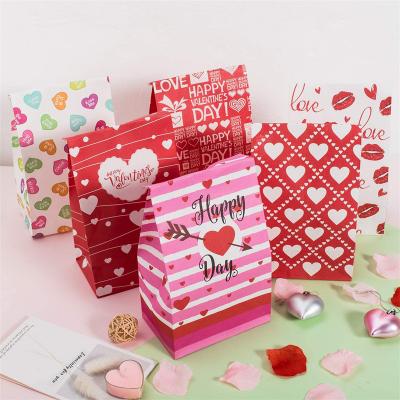 China Kraft Paper Love Heart Valentine'S Day Gift Bag Portable for sale