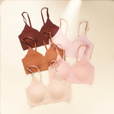 China Wholesale OEM/ODM High Quality One Piece Breast Lift Big Seamless Bra Thin Breathable Latex Padded Wireless Bra for sale