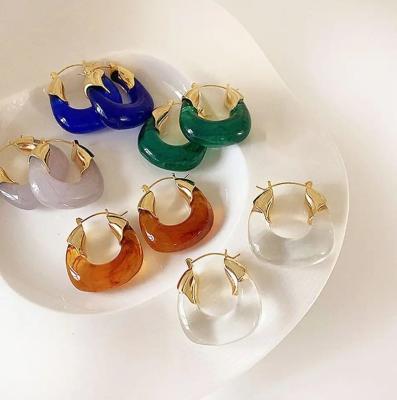 China Non Tarnish Vintage Trendy French Chic Statement Clear Chunky Summer Wide Resin Huggies Circle Acrylic Earrings For Women Girls Popular for sale