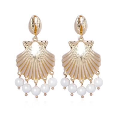 China Simple Irregular Pearls Retro Romantic Warm Pearl Earrings Drop Earring Cute Pearl Earrings for sale